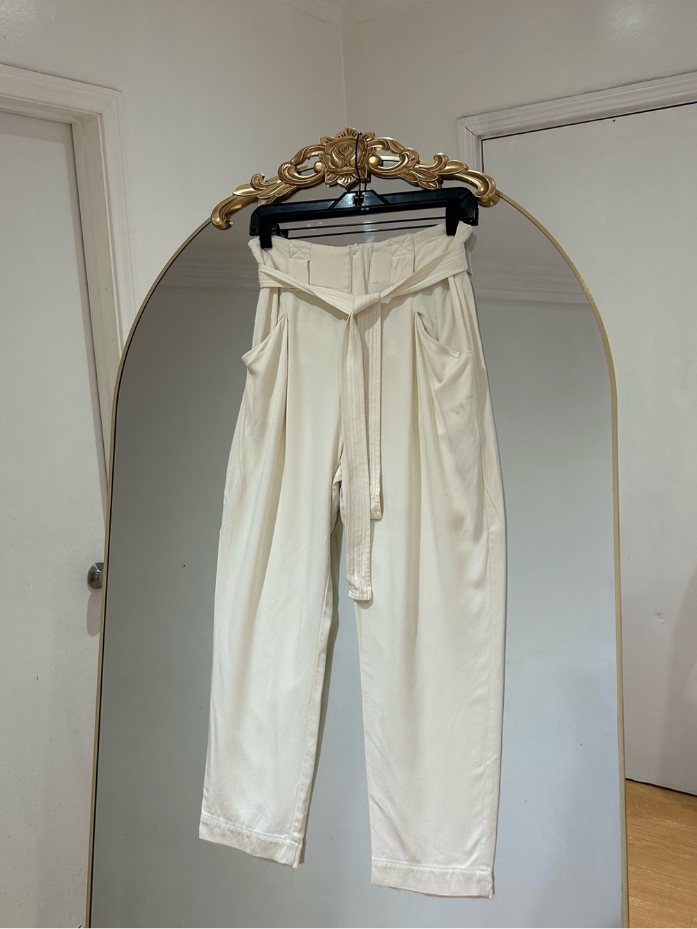 Guess Cream High-Waist Capri Paperbag Trousers with Belt, Size 6